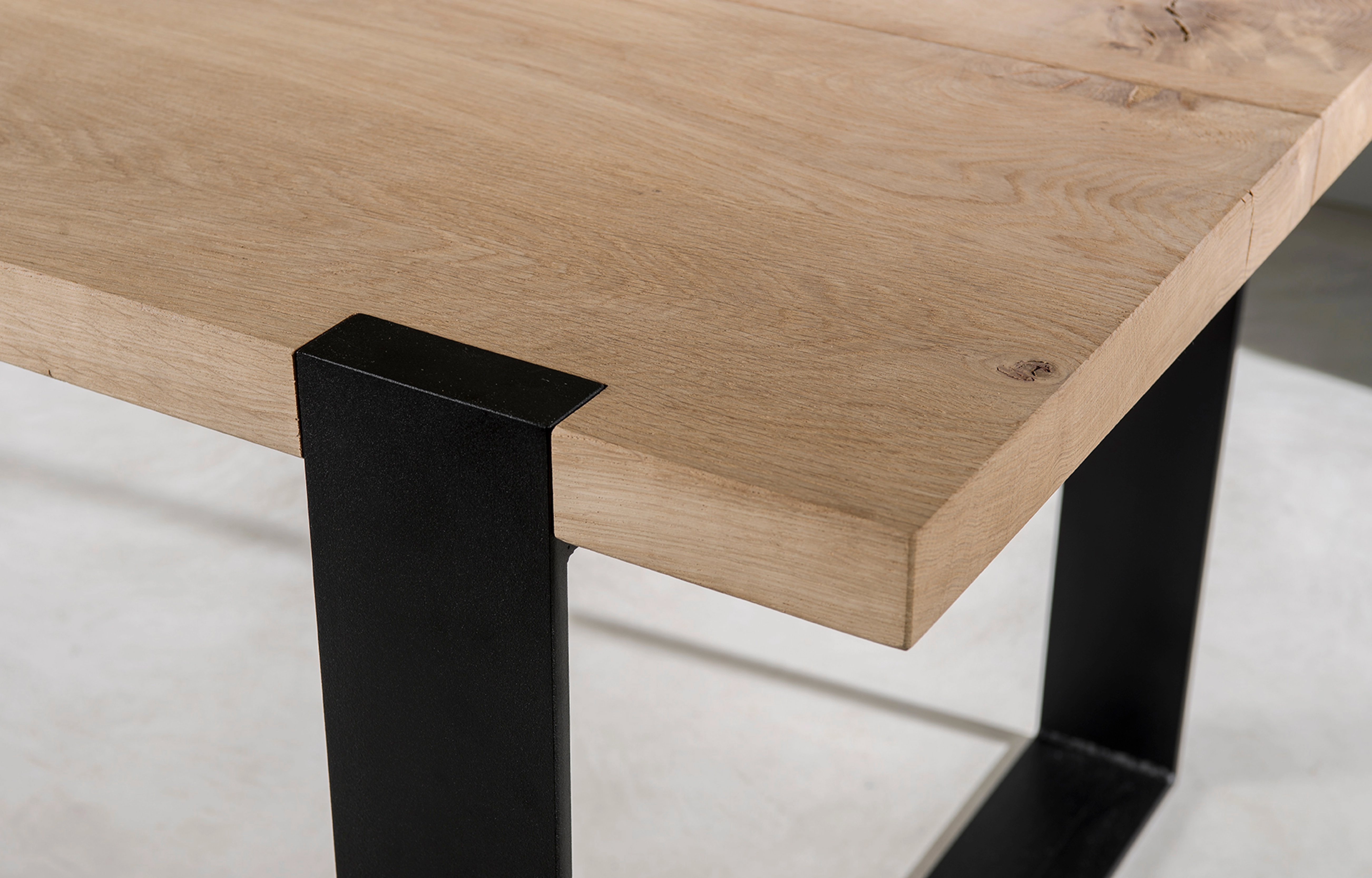 tips-gebruik-eikenhouten-eettafel Tips voor het gebruik van een eikenhouten eettafel | Table du Sud