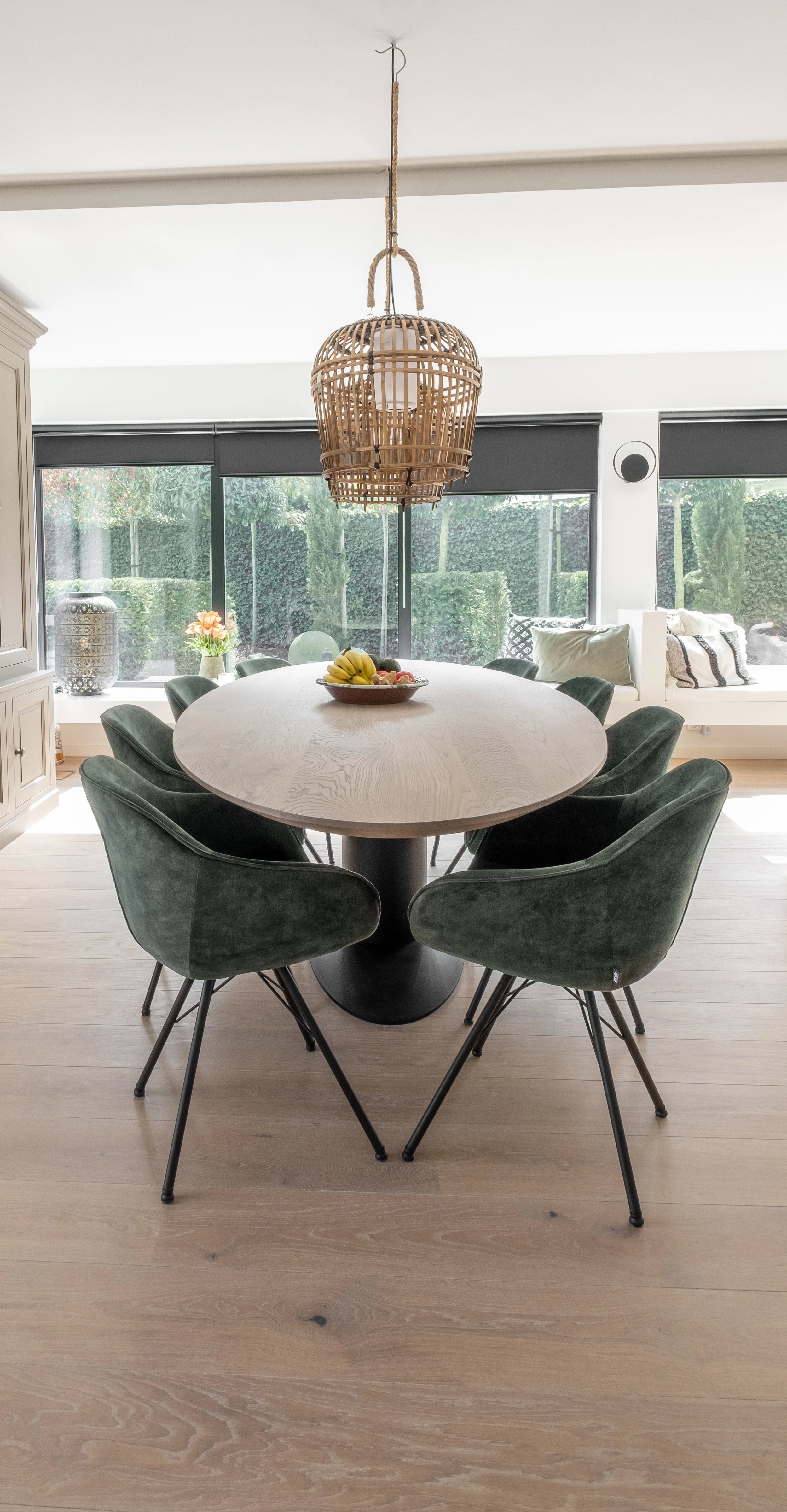 Aantal stoelen aan ovale tafel | Table du Sud