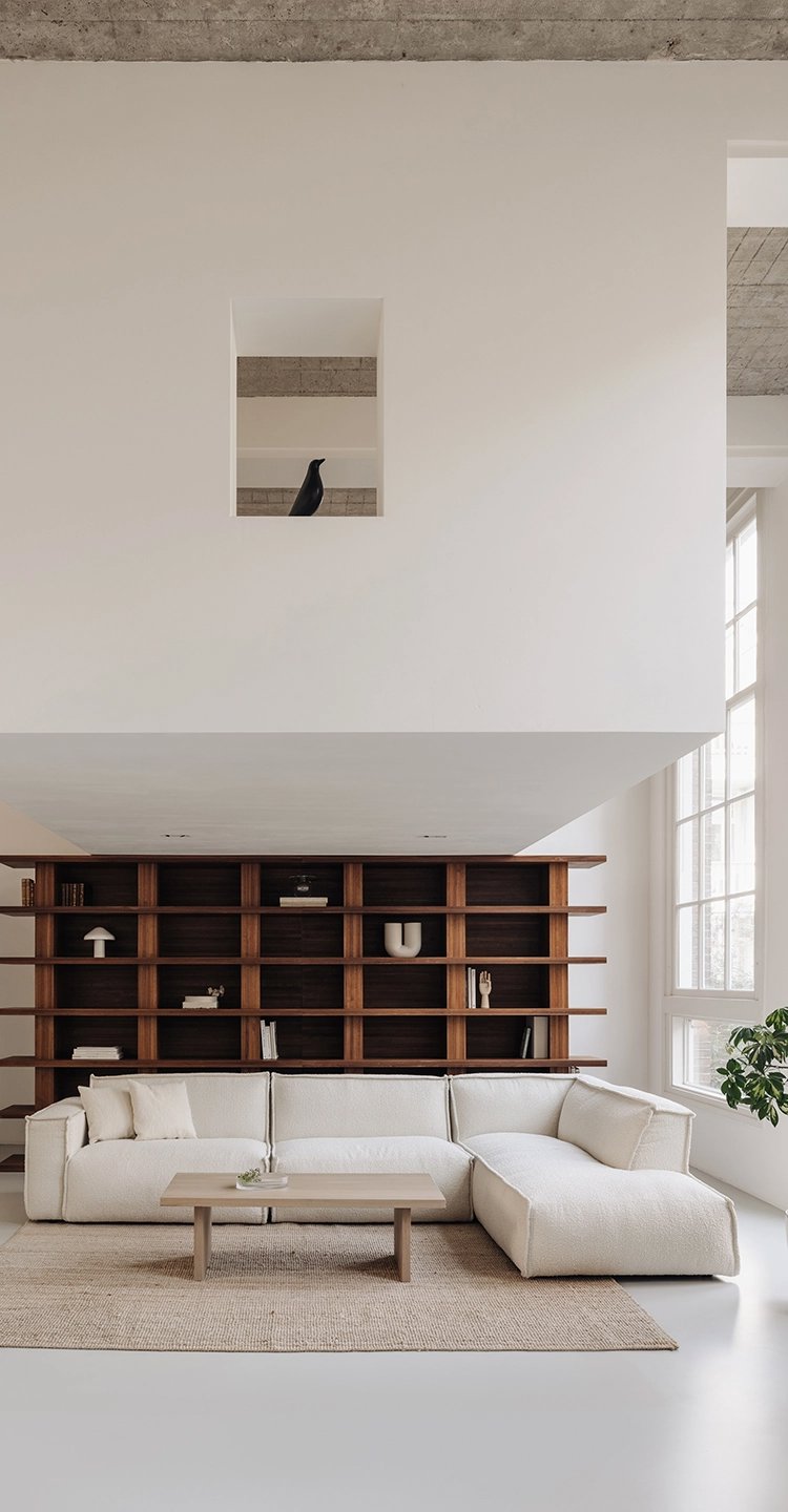 Scandinavisch-interieur-woonkamer-beige-bank-1