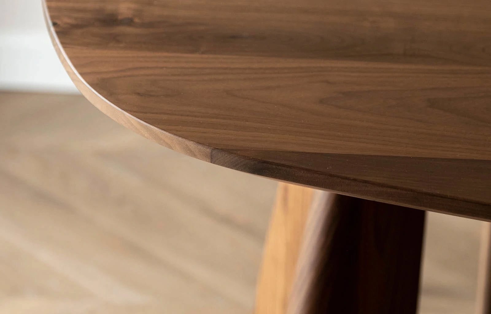 ronde-notenhouten-eettafel-celso-noten-79996 (1)