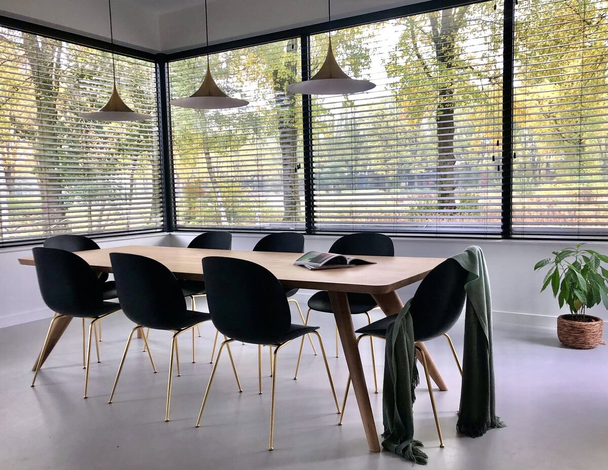 Eettafel Ferdinand met eetkamerstoelen voor 8 personen