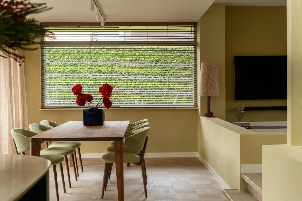 KZK - Wilnis - tafel - zijaanzicht