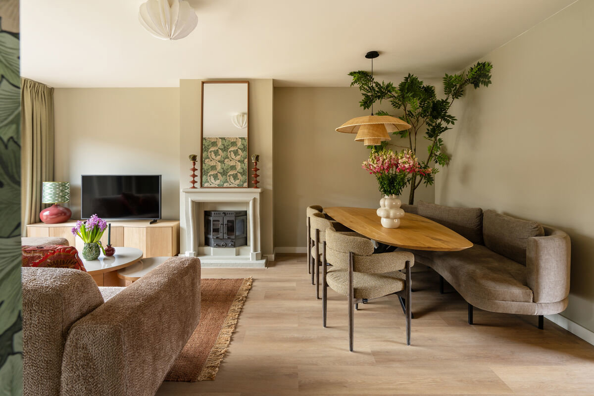 KZK - Almere - stoelen en bank - zijaanzicht