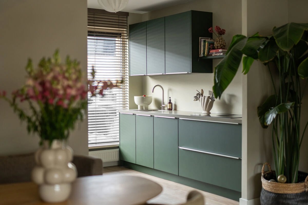 Kopen zonder kijken keuken en een deel van de eettafel