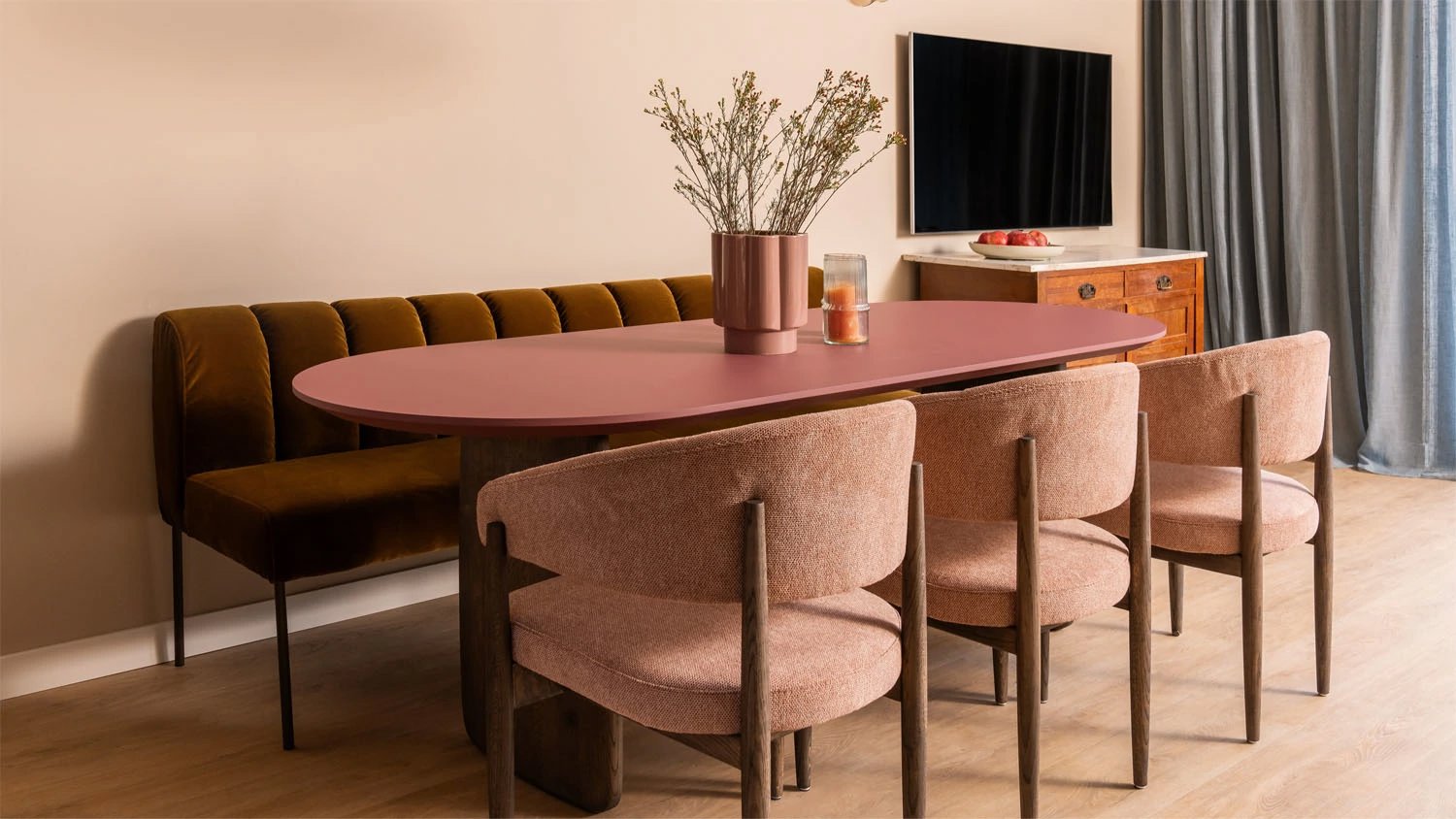 Ontdek de op maat gemaakte meubels van Table du Sud in Kopen Zonder Kijken aflevering 2 in Lelystad. Vakmanschap en design komen samen!