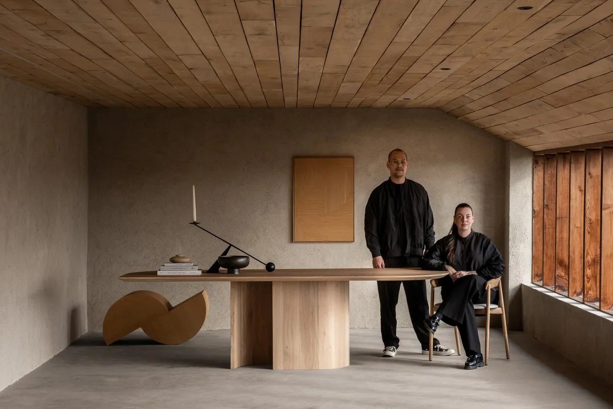 Studio Verbaan met eiken eettafel