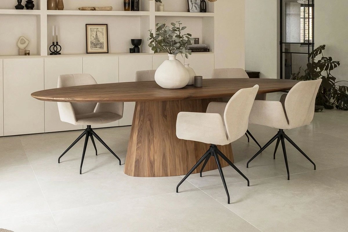 Notenhouten-eettafel