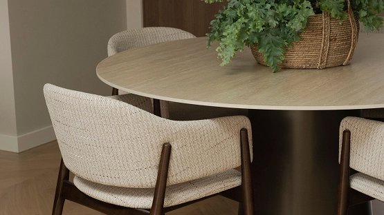 Ronde kleine eettafel voor 4 personen van Table du Sud met 4 stoelen