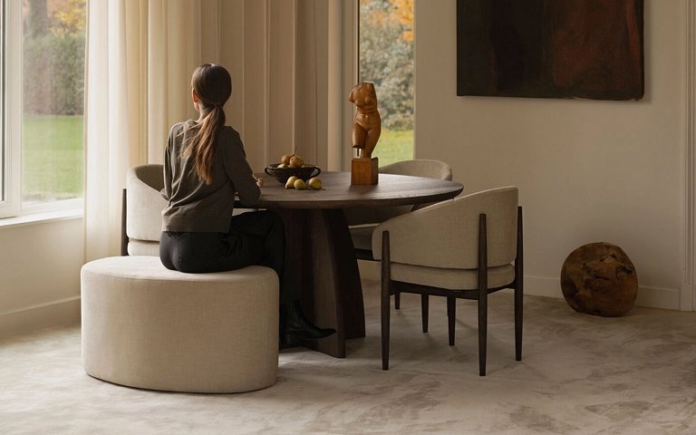 Organisch-ronde-eiken-eettafel-Zizou 1