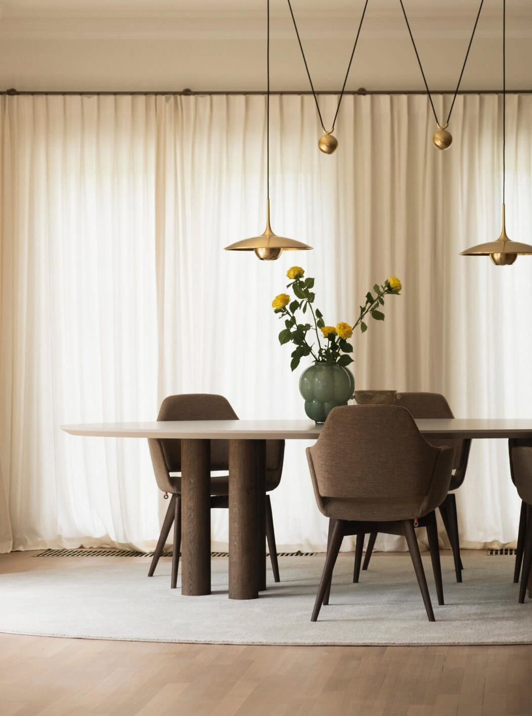 Ovale fenix unicolor eettafel Filippa, Eetkamerstoel Lotus