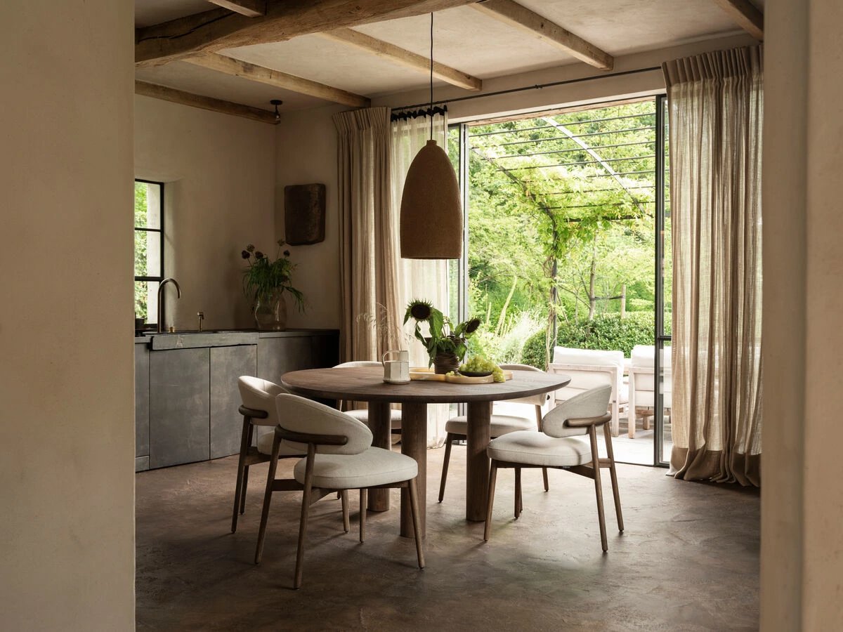 Eethoek in Earthy modern woonstijl