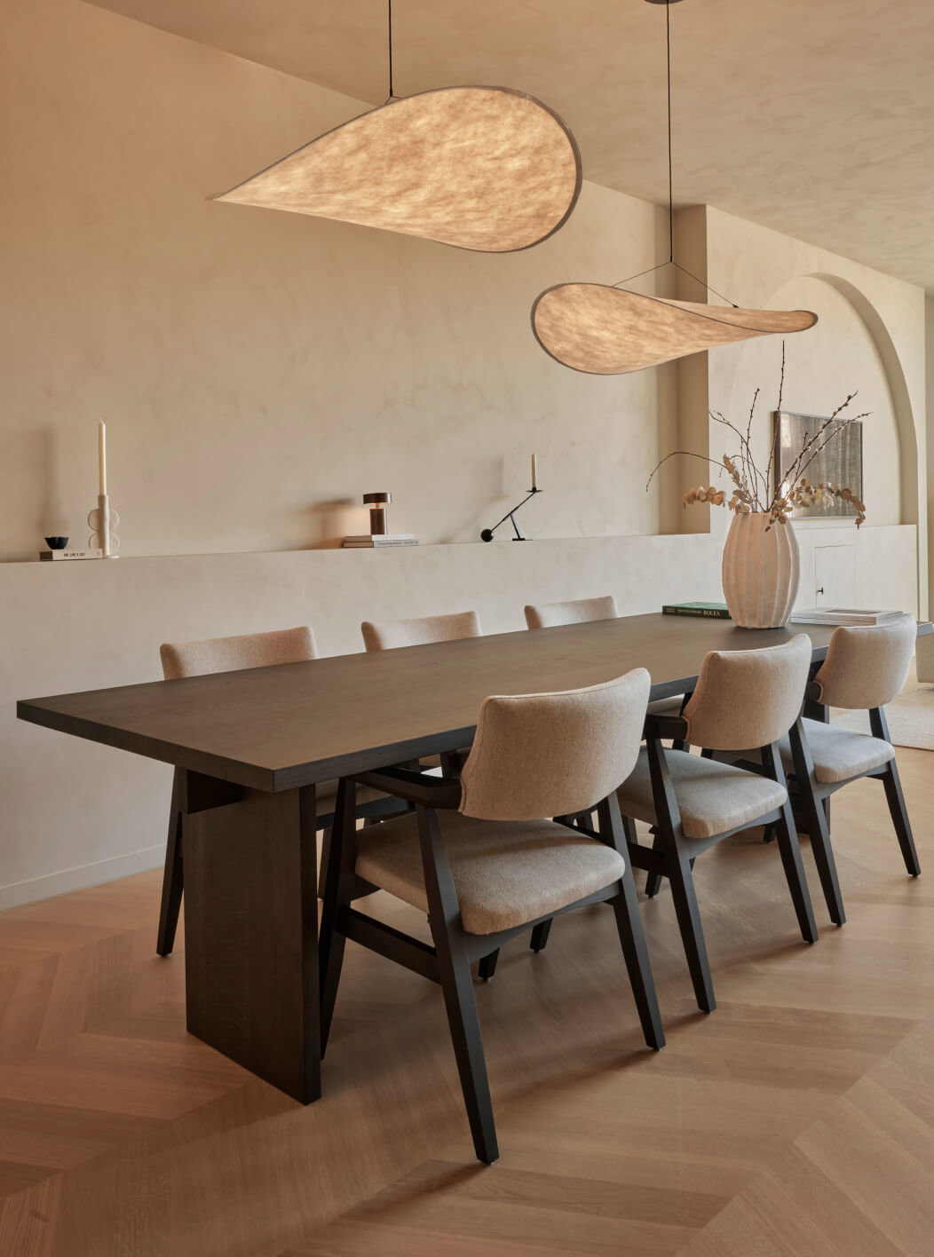 Rechthoekige eettafel Anne Claus met Vintage eetkamerstoelen