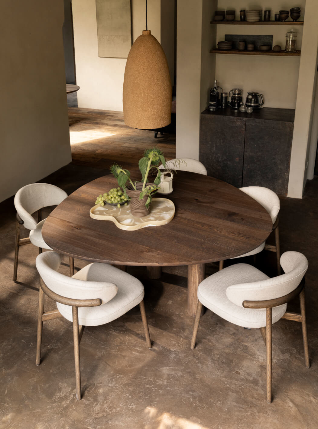 Organische olmo eettafel Pippa met eetkamerstoelen Oro