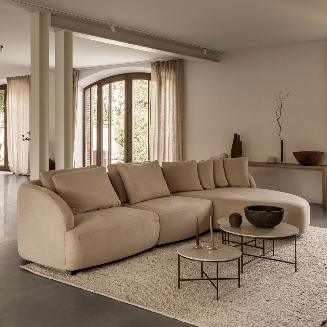 Japandi woonstijl bank en salontafel