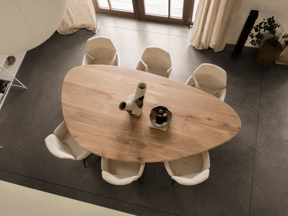 Organische kiezelvormige eettafel eikenhout