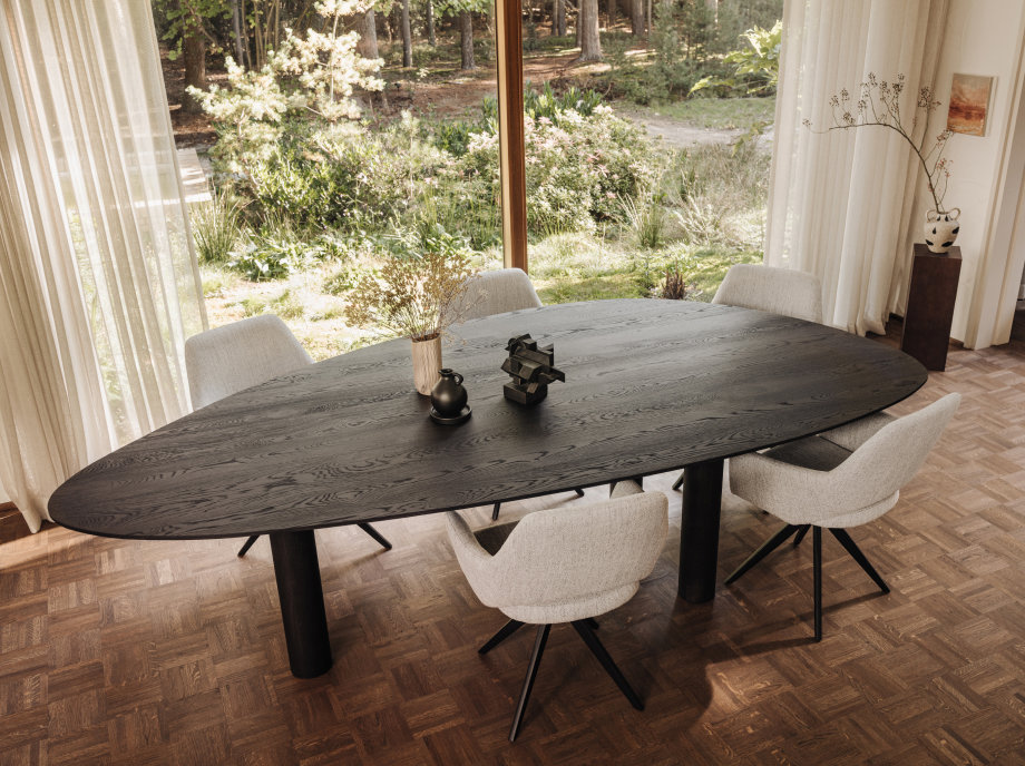 Woontrend back to nature kiezelvormige eettafel eikenhout