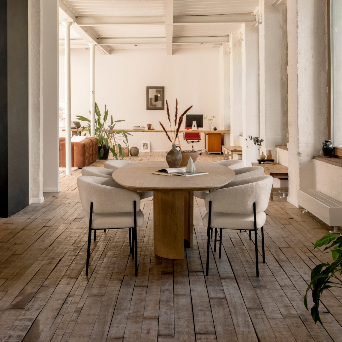 Urban eetkamerset met Studio Verbaan eikenhouten eettafel