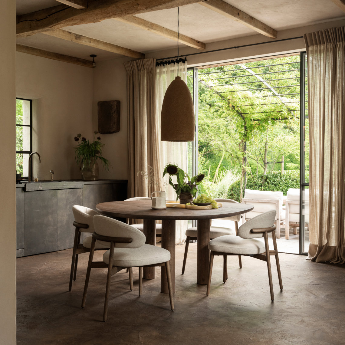 Landelijke eetkamerset ronde eettafel en Oro eetkamerstoel