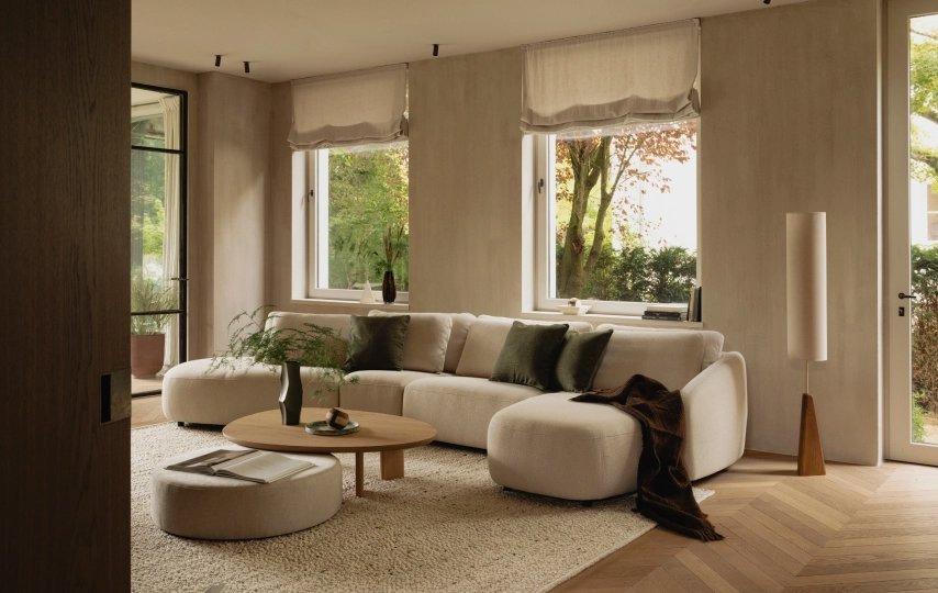 Woonkamer met bank Tessa, salontafel Fiore en poef Ravello 