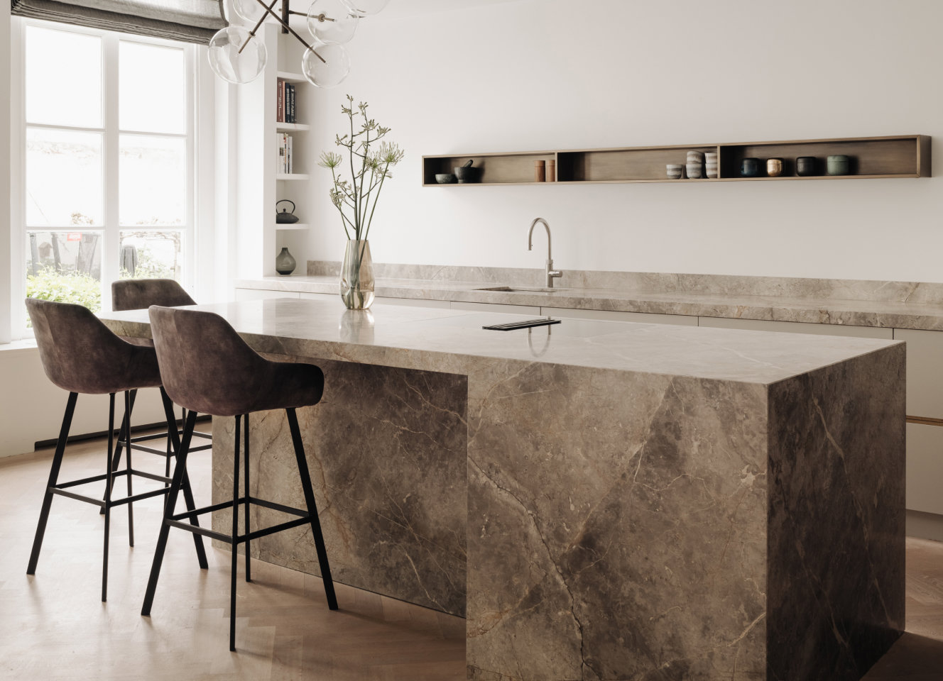 Keuken met barstoelen Romee