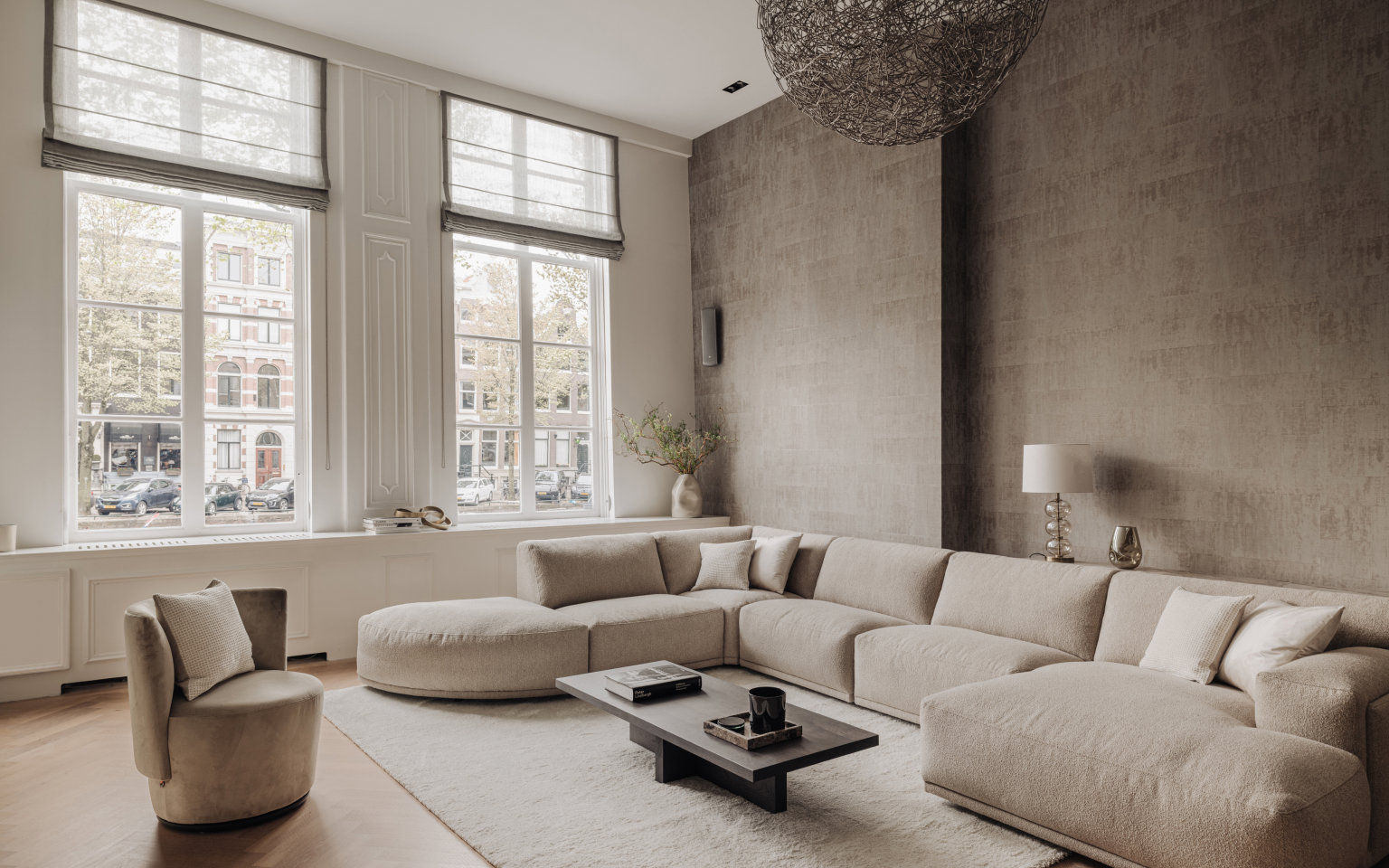 Overview woonkamerset met u-bank, salontafel en relaxfauteuil