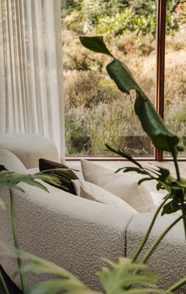 Close-up van bank Rosali voor de woontrend retro chique