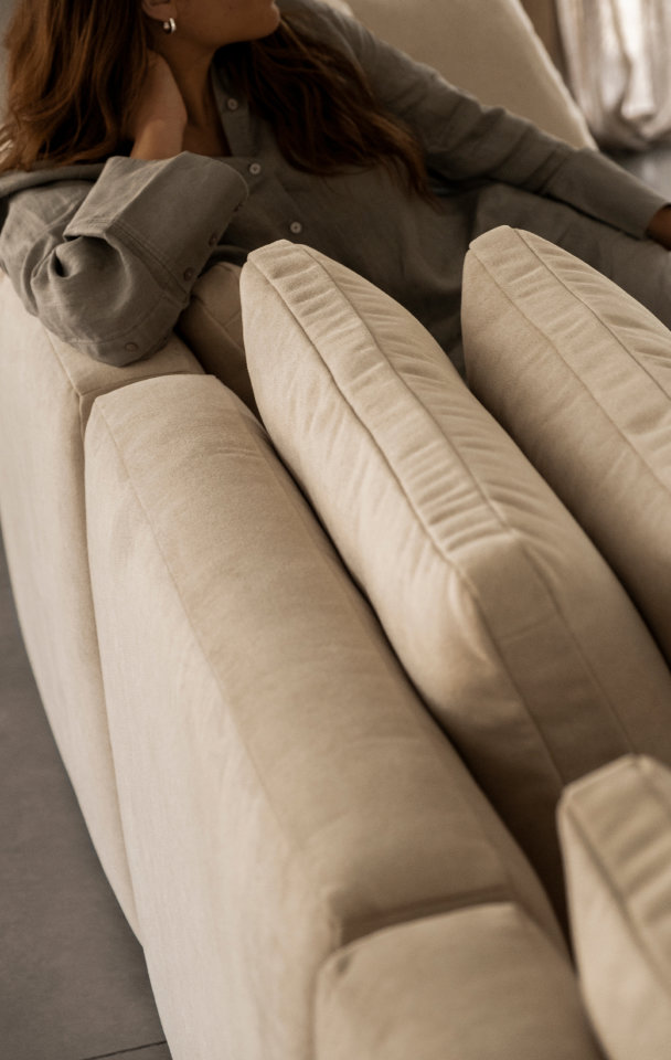 Woonstijl Japandi woonkamer close-up bank Melle Table du Sud