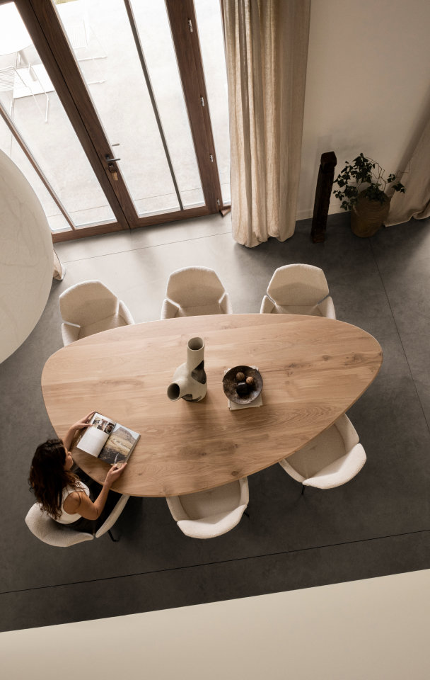 Woonstijl Japandi eetkamerset organische vormen