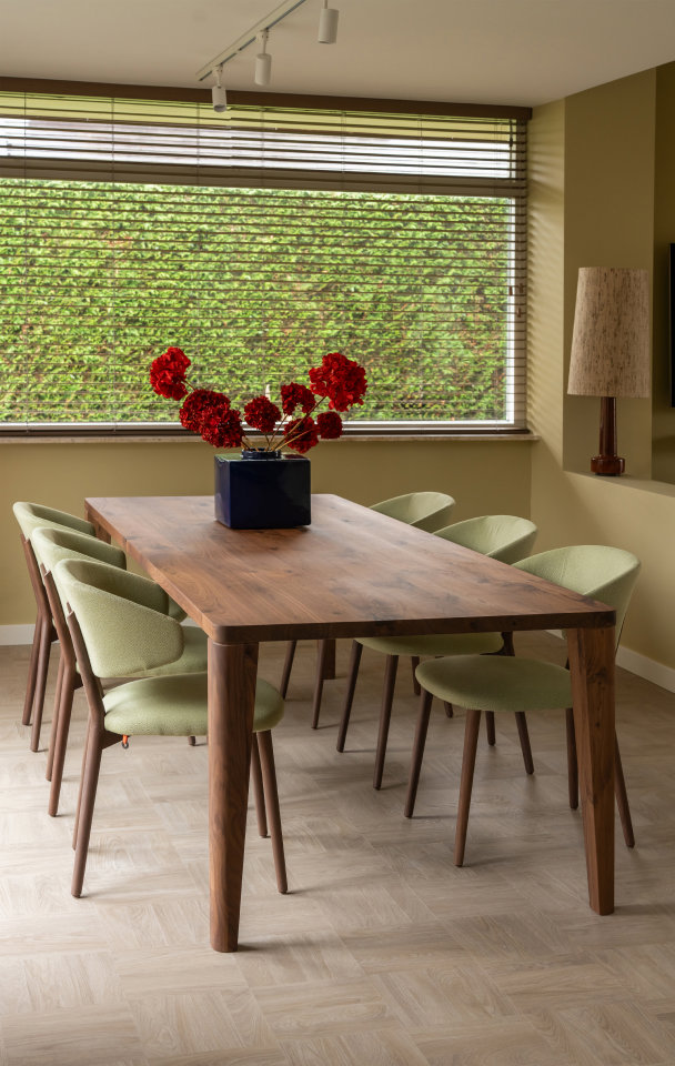 Rechthoekige eettafel 260 cm voor 6 personen.