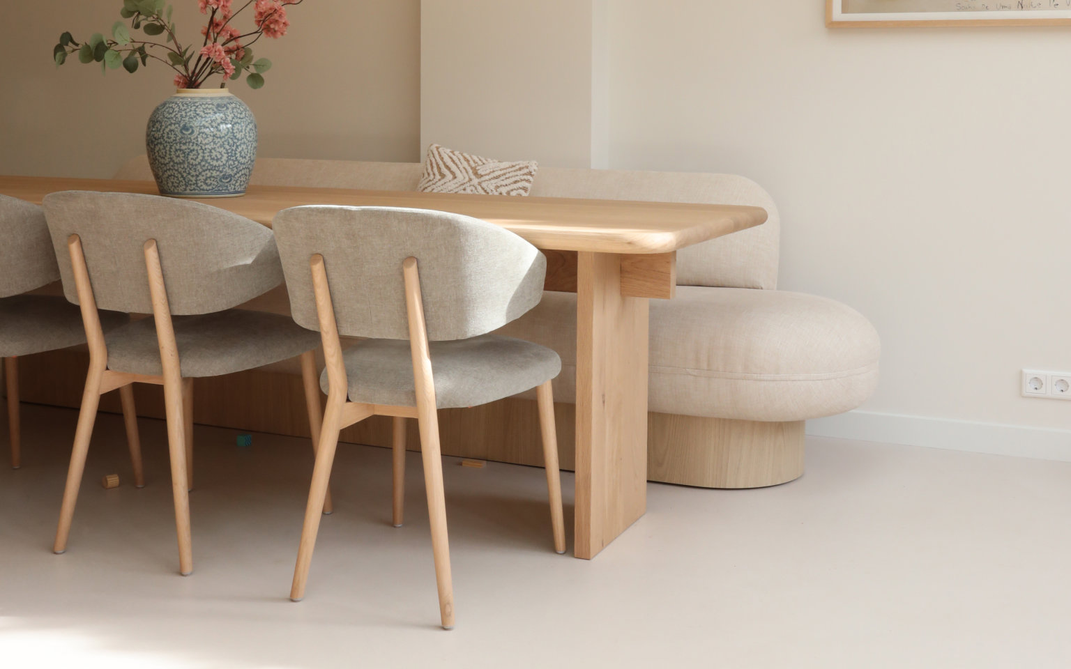 Eettafel met rechthoekige vorm voor 6 personen.