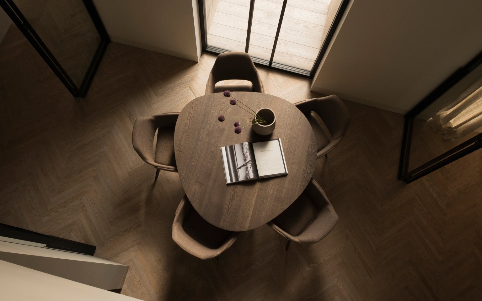 Ronde eettafel met eetkamerstoelen Table du Sud