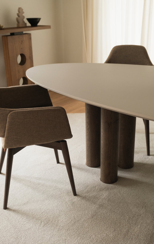 Ovale Fenix eettafel 200 cm met 4 eetkamerstoelen