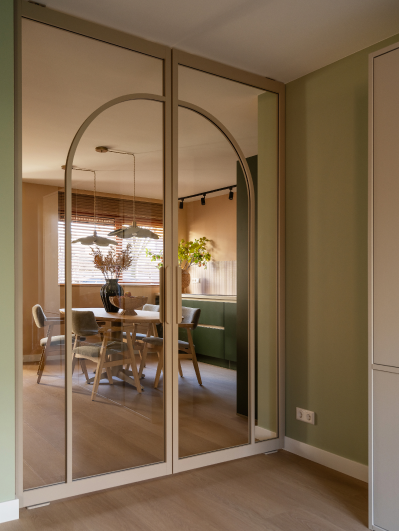 Eetkamer uit Kopen Zonder Kijken achter glazen deur