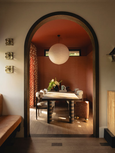 Table du Sud vind je stijl met eettafel Pauline Wingelaar x Even Eleven in retro chique woonstijl