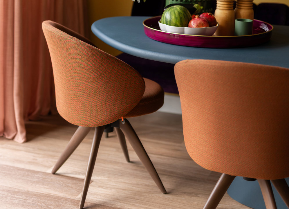 Kopen Zonder Kijken seizoen 9 eetkamerstoelen en eettafel in Alkmaar