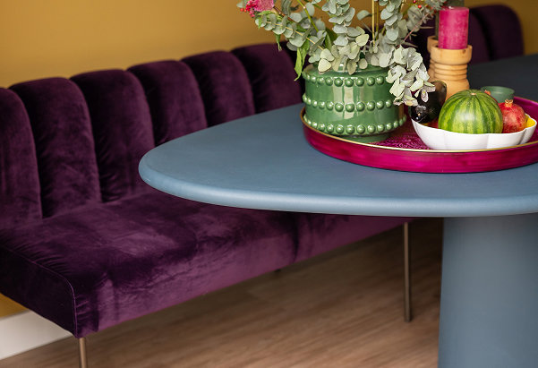 Eetkamerset met eetkamerbank en blauwe eettafel voor Kopen Zonder Kijken 9 maart 2026