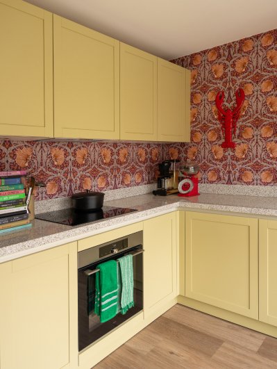 Gele keuken voor Kopen Zonder Kijken seizoen 9 aflevering 3 Sarah en Lasse