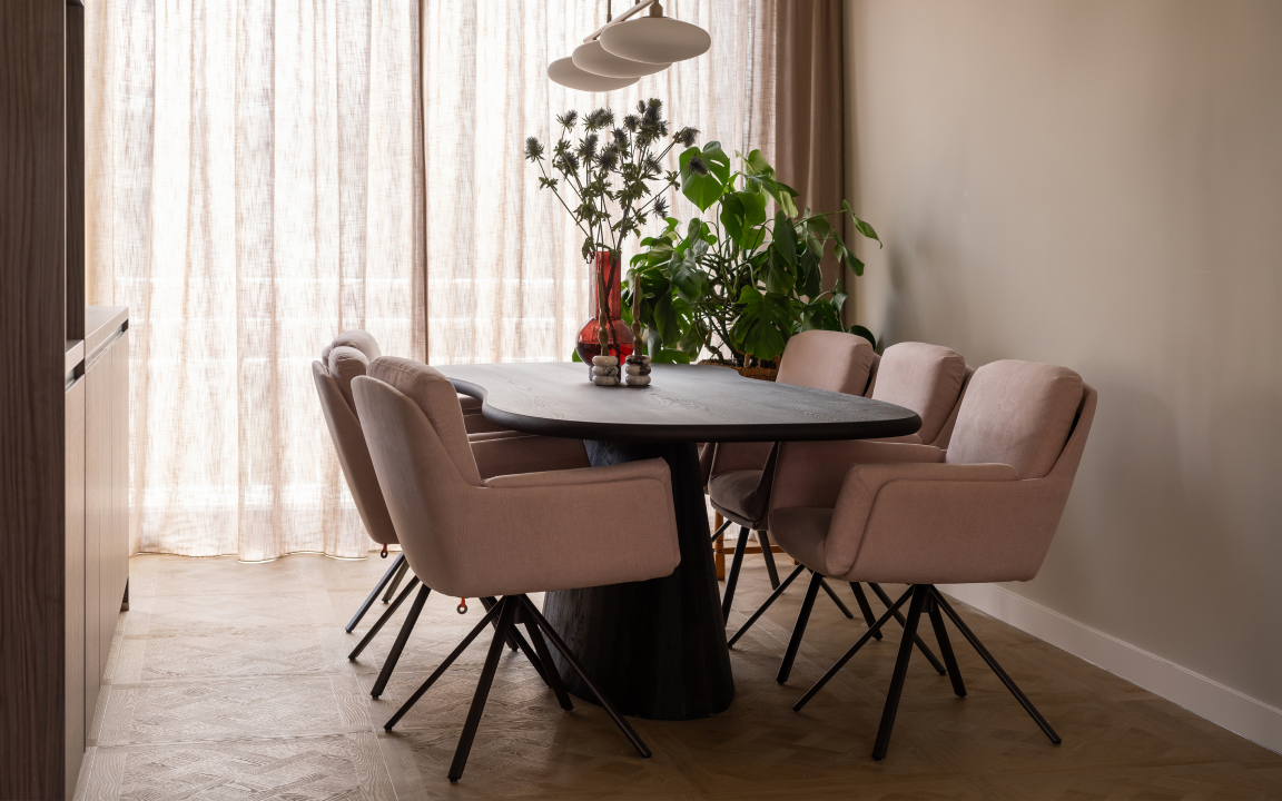 Ellemijn en Isabel uit Kopen Zonder Kijken met meubels van Table du Sud