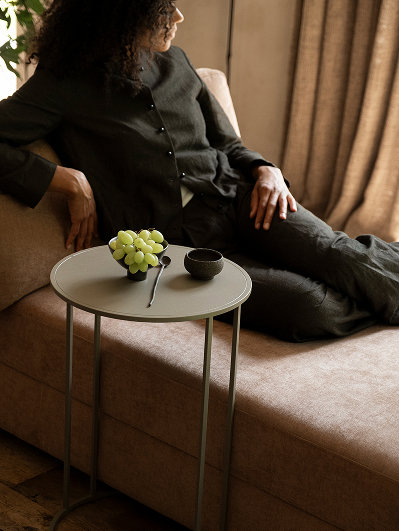 Woonkamer inspiratie Table du Sud met chaise longue en sidetable