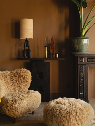 Woonkamer inspiratie binnenkijker met sidetable van design collaboration Table du Sud