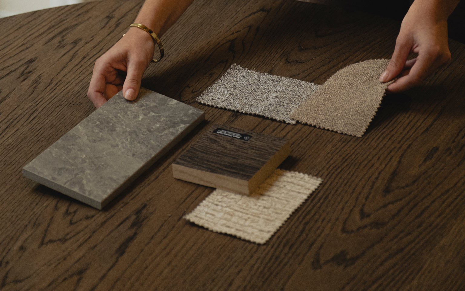 Proefstalen voor zitmeubels en tafels van Table du Sud