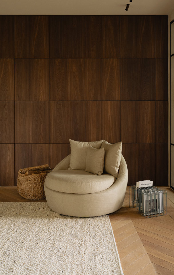 Relax fauteuil met vloerkleed van Table du Sud voor een relax zithoekje in de woonkamer