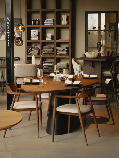 Eetkamerset in de woonwinkel in Heeze