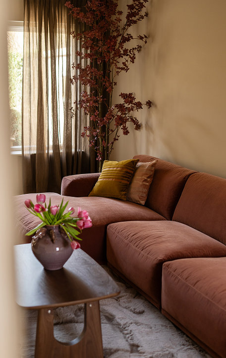 Seizoen 9 van Kopen Zonder Kijken woonkamer met meubels van Table du Sud