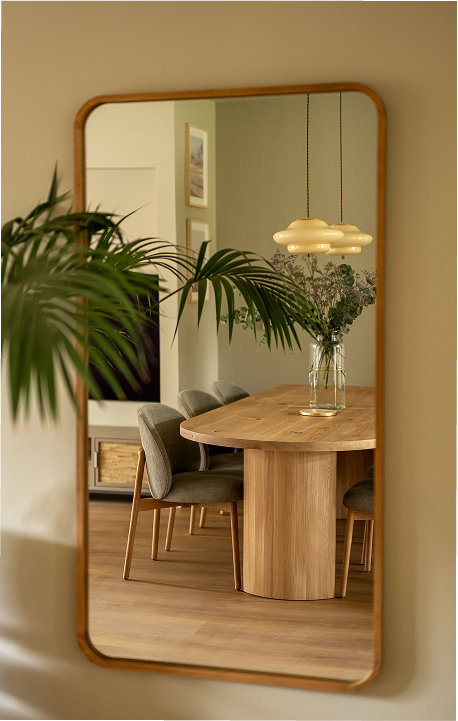 Meubels uit Kopen Zonder Kijken van Table du Sud met eettafel en eetkamerstoelen