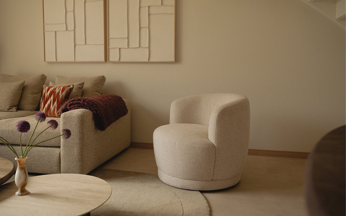 Interieur met fauteuil Huggy