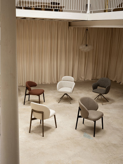 Vijf eetkamerstoelen van Table du Sud Sélect collectie