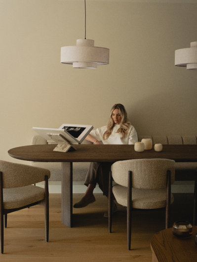 Eetkamerset van Table du Sud met eetkamerstoelen en eetkamerbank