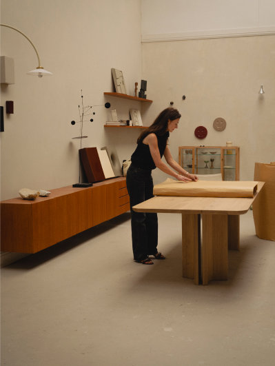 Table du Sud x Onno Adriaanse eettafel in de studio van Edith Beurskens