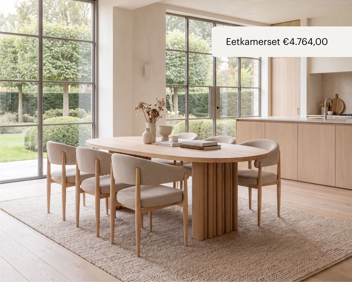 Eikenhouten eettafel in lichte kleur met Table du Sud Sélect eetkamerstoelen met lichte bekleding